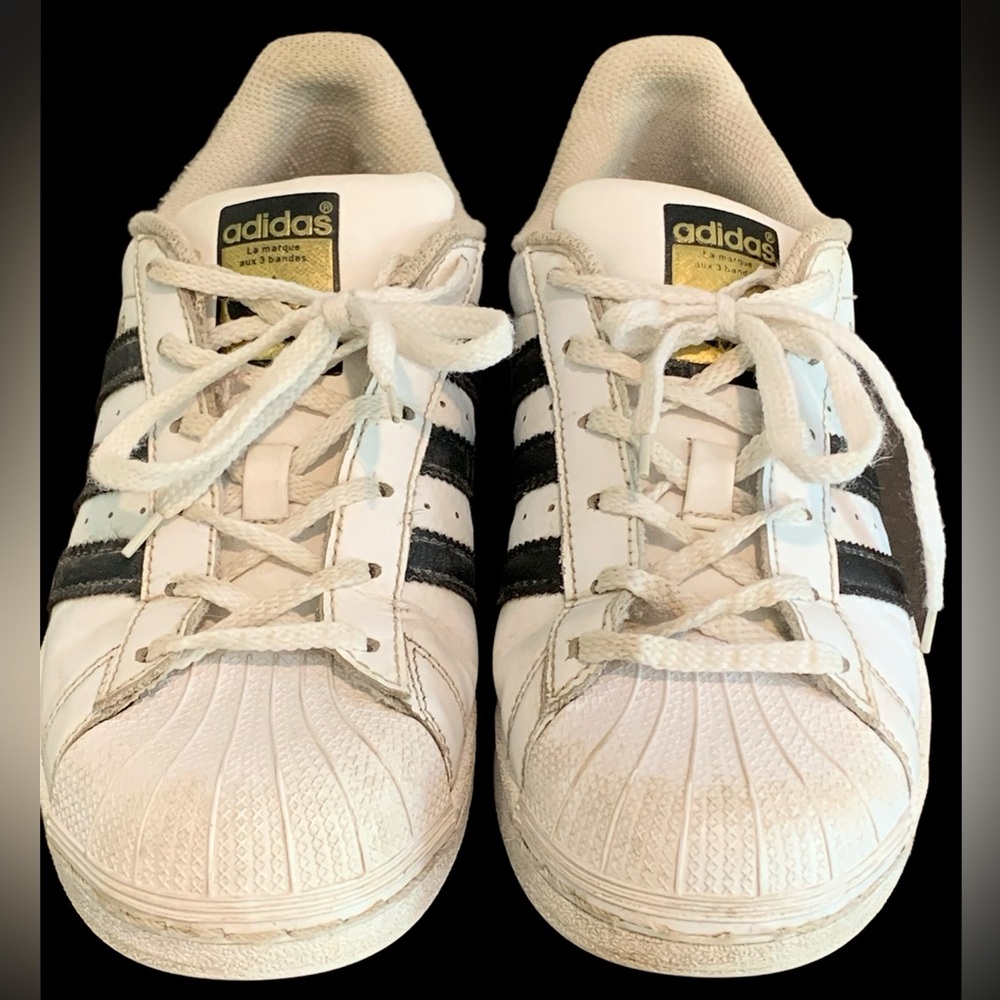 White and Black Adidas shoes, superstar, size 4